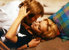 Charles Th&eacute;nier (Michel Duchaussoy) ger&auml;t in eine komplizierte Liebesbeziehung mit H&eacute;l&egrave;ne Lanson (Caroline Cellier). Bild: Sender