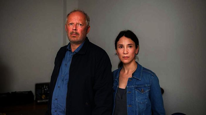 Die Kommissare Klaus Borowski (Axel Milberg) und Sarah Brandt (Sibel Kekilli). Bild: Sender / NDR / Christine Schroeder