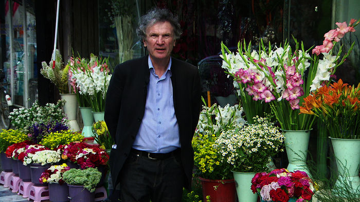 Fritz Orter in der legendären Flowerstreet in Kabul, in der in den 60er Jahren die Hippies auf ihrem Trip nach Indien Station machten. Bild: Sender/ORF