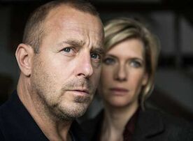 Uli (Heino Ferch) und Nora (Ina Weisse) haben den Schock vom Vorabend noch nicht &uuml;berwunden. Bild: Sender / Marion von der Mehden