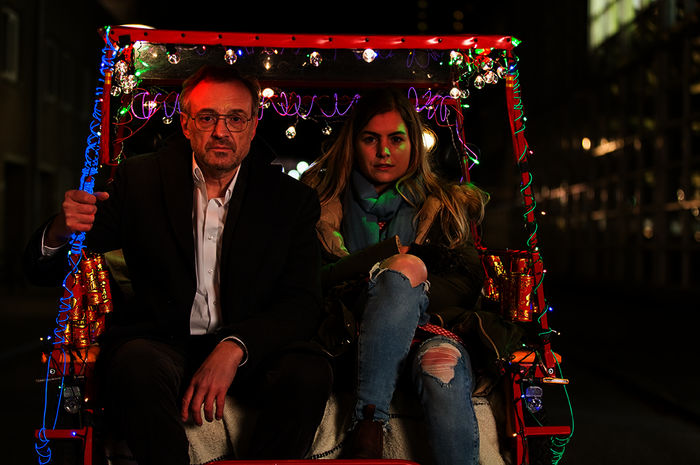 Josef Hader (Arthur), Hannah Hoekstra (Claire). Bild: Sender / Mona Film / Tivoli Film / Wolfgang Amslgruber