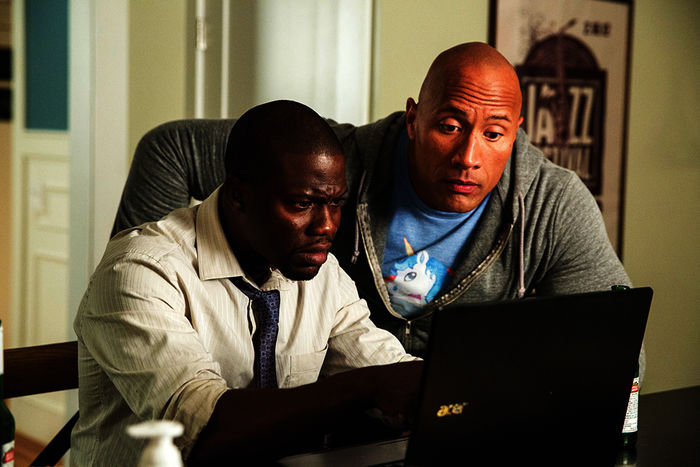 Calvin (Kevin Hart) gef&auml;llt es ganz und gar nicht, dass Bob (Dwayne Johnson) seinen Laptop f&uuml;r illegales Hacking benutzt.Bild: Sender / ZDF 