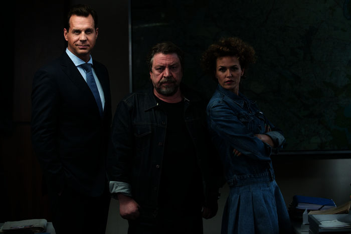 Fredo Schulz (Armin Rohde) erf&auml;hrt, dass Felix Montabaur (Thomas Heinze) und Melissa Bols (Melika Foroutan) ein Verh&auml;ltnis hatten. Bild: Sender / Stephanie Kulbach