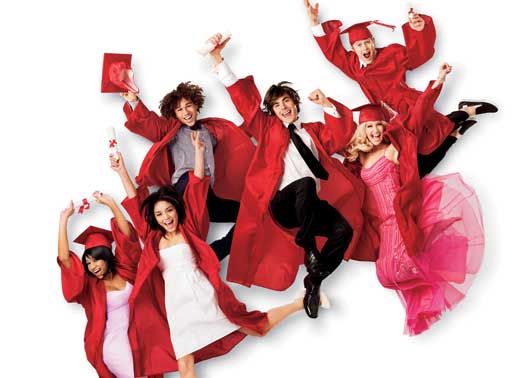 Die Clique (v.l.n.r.) Taylor (Monique Coleman), Gabriella (Vanessa Anne Hudgens), Chad (Corbin Bleu), Troy (Zac Efron), Ryan (Lucas Grabeel) und Sharpay (Ashley Tisdale) steht kurz vor ihrem Highschool-Abschluss. Aber bevor dieser kr&auml;ftig gefeiert werden kann, muss noch vieles entschieden werden ... Bild: Sender/Disney