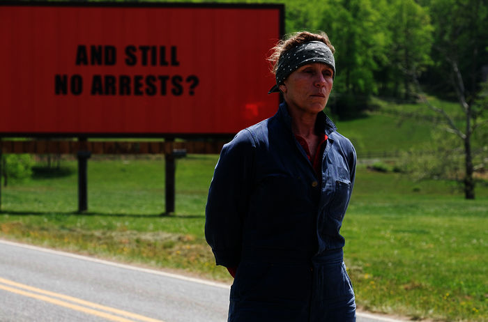 Mildred Hayes (Frances McDormand) m&ouml;chte nicht hinnehmen, dass der Mord an ihrer Tochter unges&uuml;hnt bleibt. Bild: Sender / ARD Degeto / 2017 Twentieth Century Fox Film Corporation. All rights reserved 