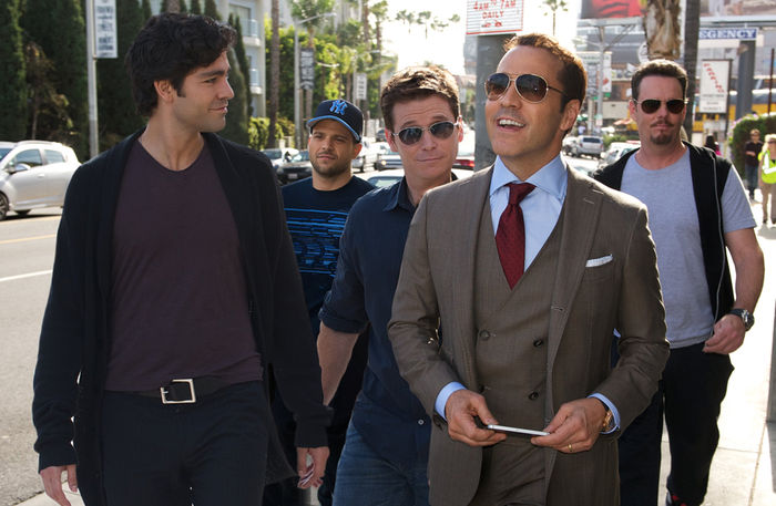 Ari Gold, Vincent Chase, Johnny Chase, Eric Murphy, Turtle in „Entourage“. Bild: Sender / Warner Bros