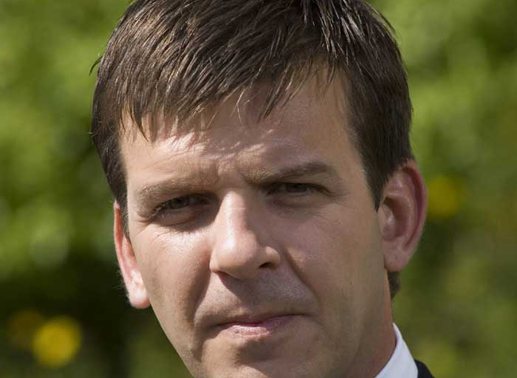 DS Ben Jones (Jason Hughes)