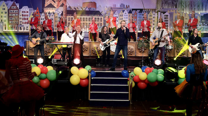 Karneval in K&ouml;ln: Die Bl&auml;ck F&ouml;&ouml;ss sorgen f&uuml;r musikalische Unterst&uuml;tzung.Bild: Sender / WDR / Dirk Borm